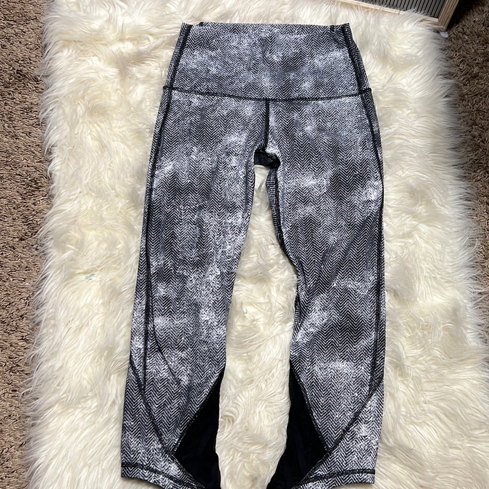 Lululemon leggings size 6